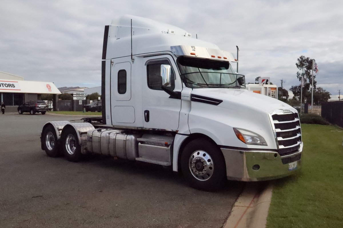 2022 FREIGHTLIN CASCADIA Aut CASCAD WHITE