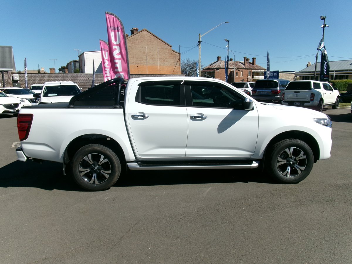 2022 Mazda BT-50 image 9