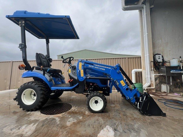 NEW HOLLAND BOOMER 25C image 2