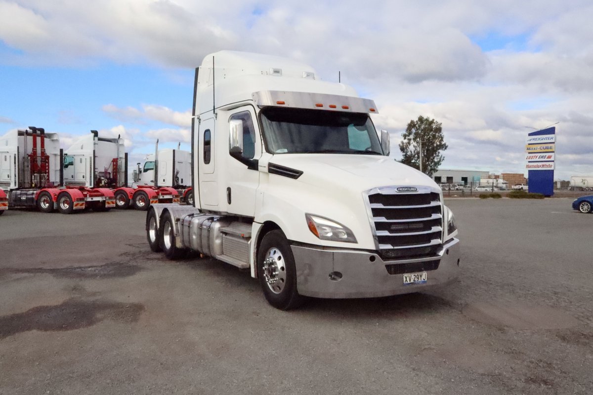 2022 FREIGHTLIN CASCADIA Aut CASCAD WHITE