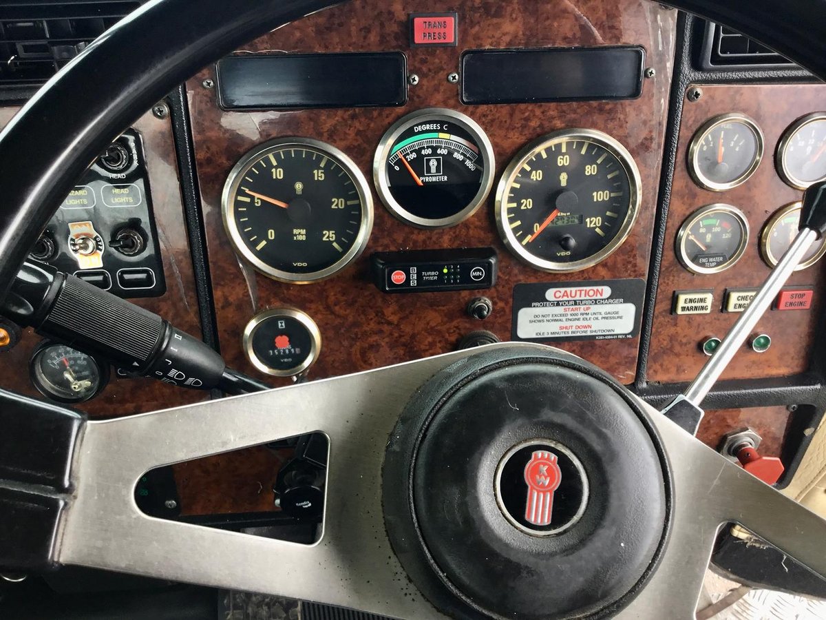 2004 Kenworth T950 Tradition 2X Cummins Detroitt $145000+Gst T950 TRADITION image 16
