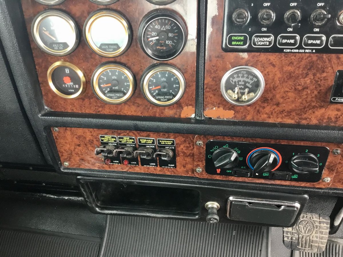 2004 Kenworth T950 Tradition 2X Cummins Detroitt $145000+Gst T950 TRADITION image 17