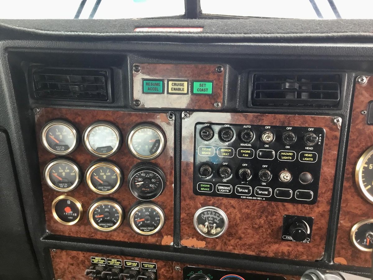 2004 Kenworth T950 Tradition 2X Cummins Detroitt $145000+Gst T950 TRADITION image 18