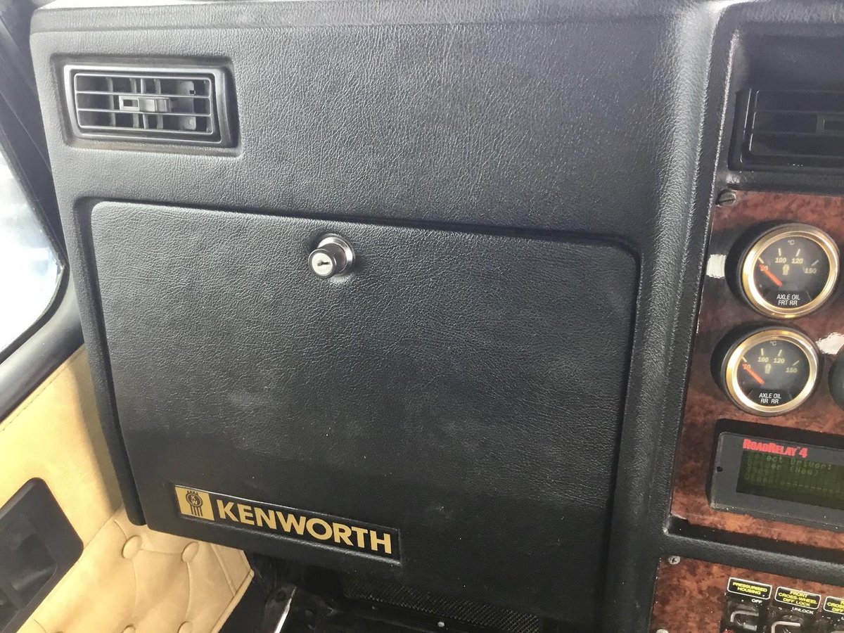 2004 Kenworth T950 Tradition 2X Cummins Detroitt $145000+Gst T950 TRADITION image 19