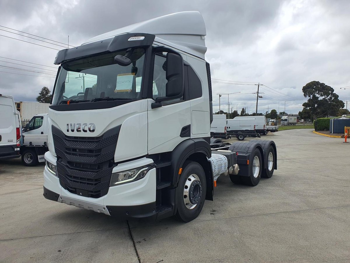 2024 Iveco S-Way AT600 image 2
