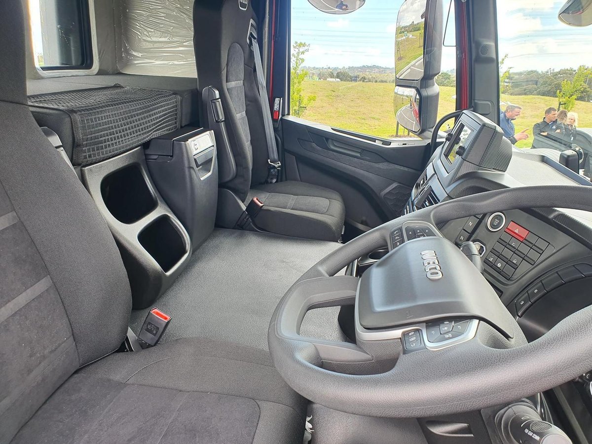 2024 Iveco S-Way AT600 image 19