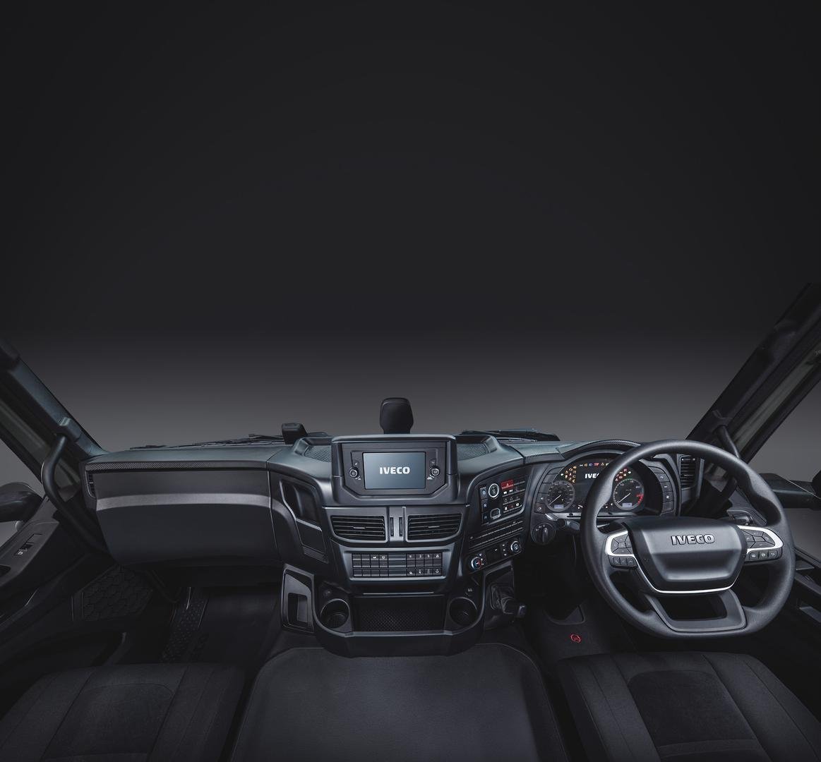 2024 Iveco S-Way AT600 image 18