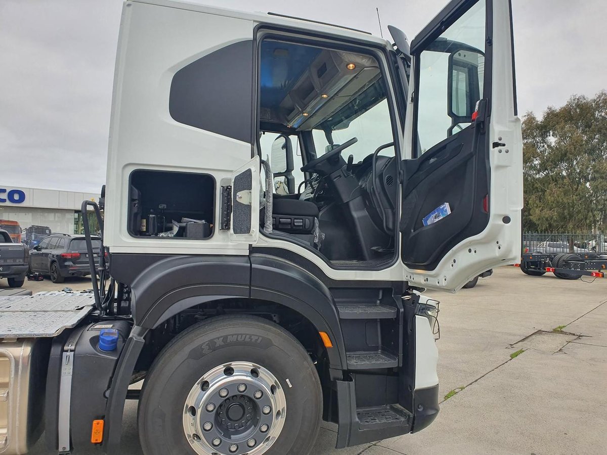 2024 Iveco S-Way AT600 image 9