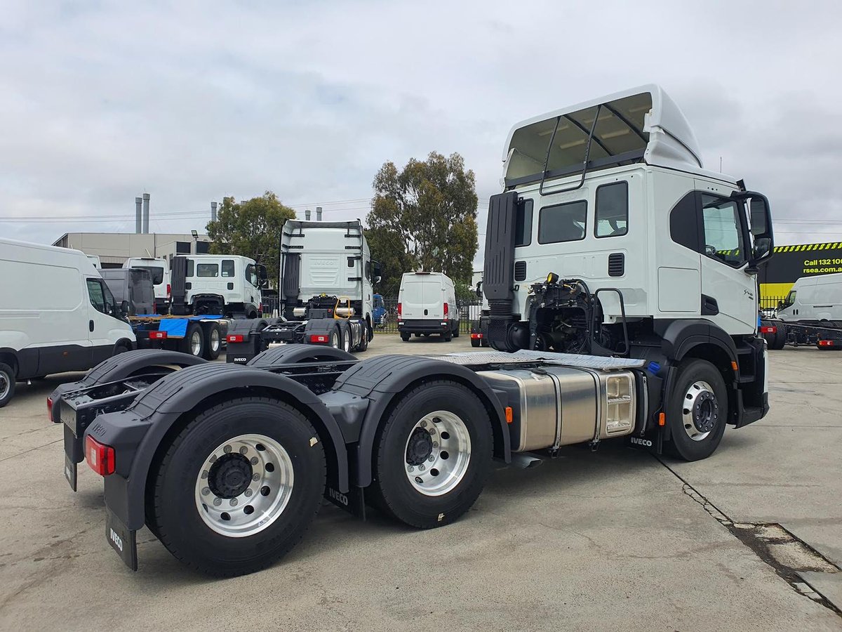 2024 Iveco S-Way AT600 image 13