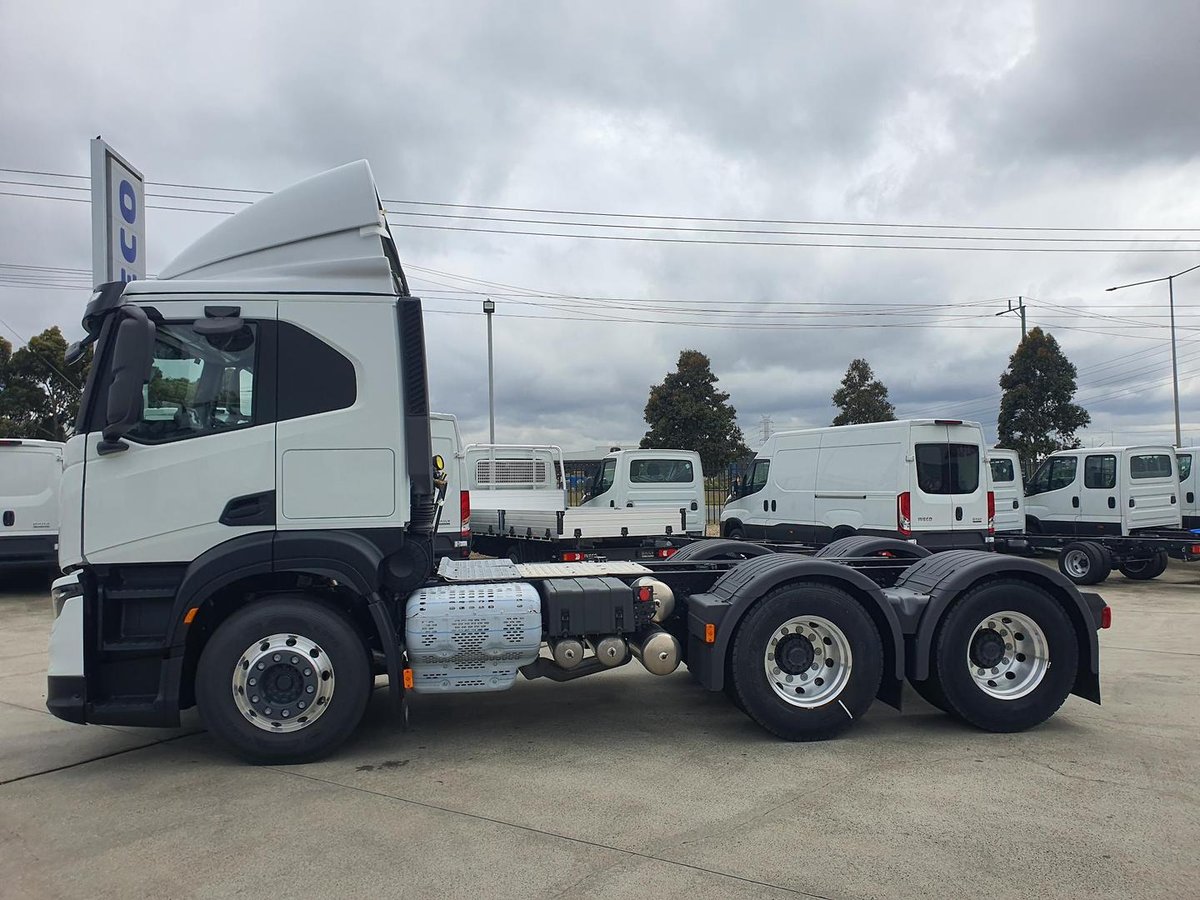 2024 Iveco S-Way AT600 image 5