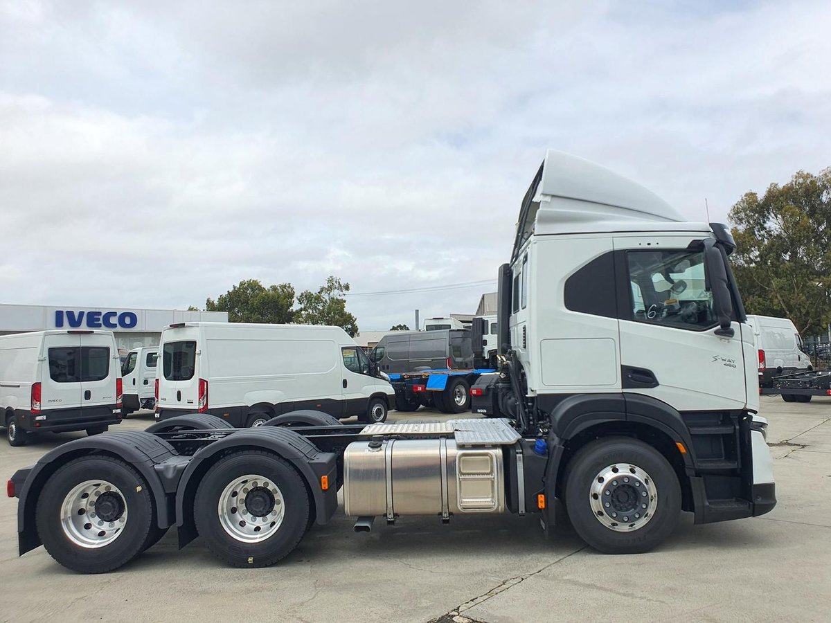 2024 Iveco S-Way AT600 image 14