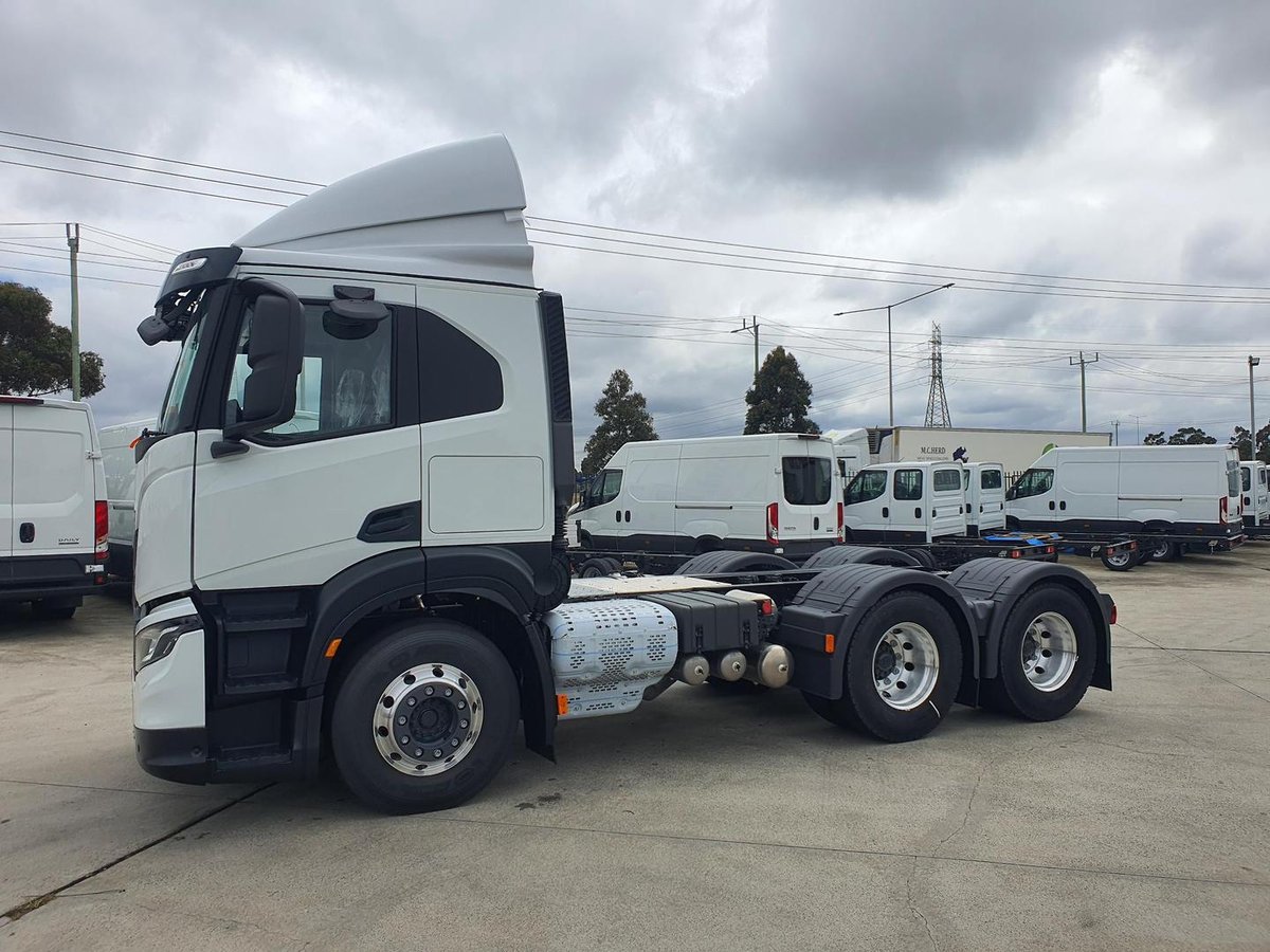 2024 Iveco S-Way AT600 image 6