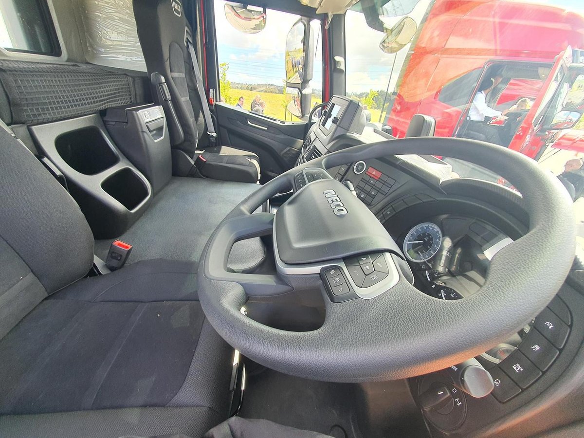 2024 Iveco S-Way AT600 image 17