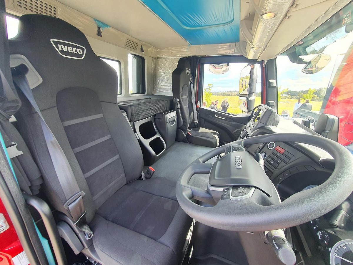 2024 Iveco S-Way AT600 image 16