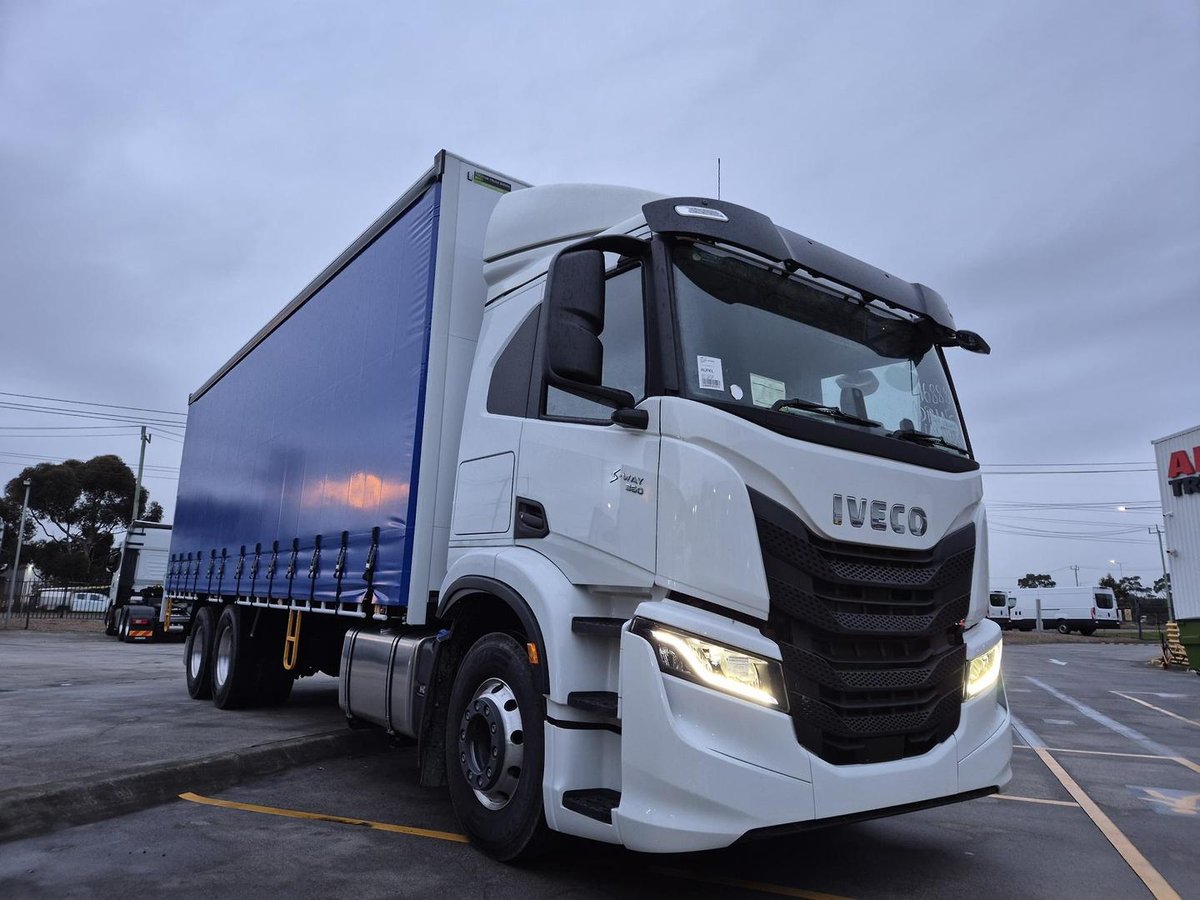 2026 Iveco S-Way AT230 image 18