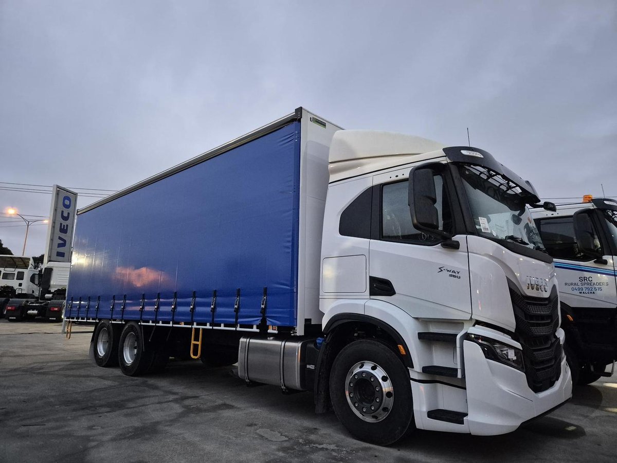 2026 Iveco S-Way AT230 image 9