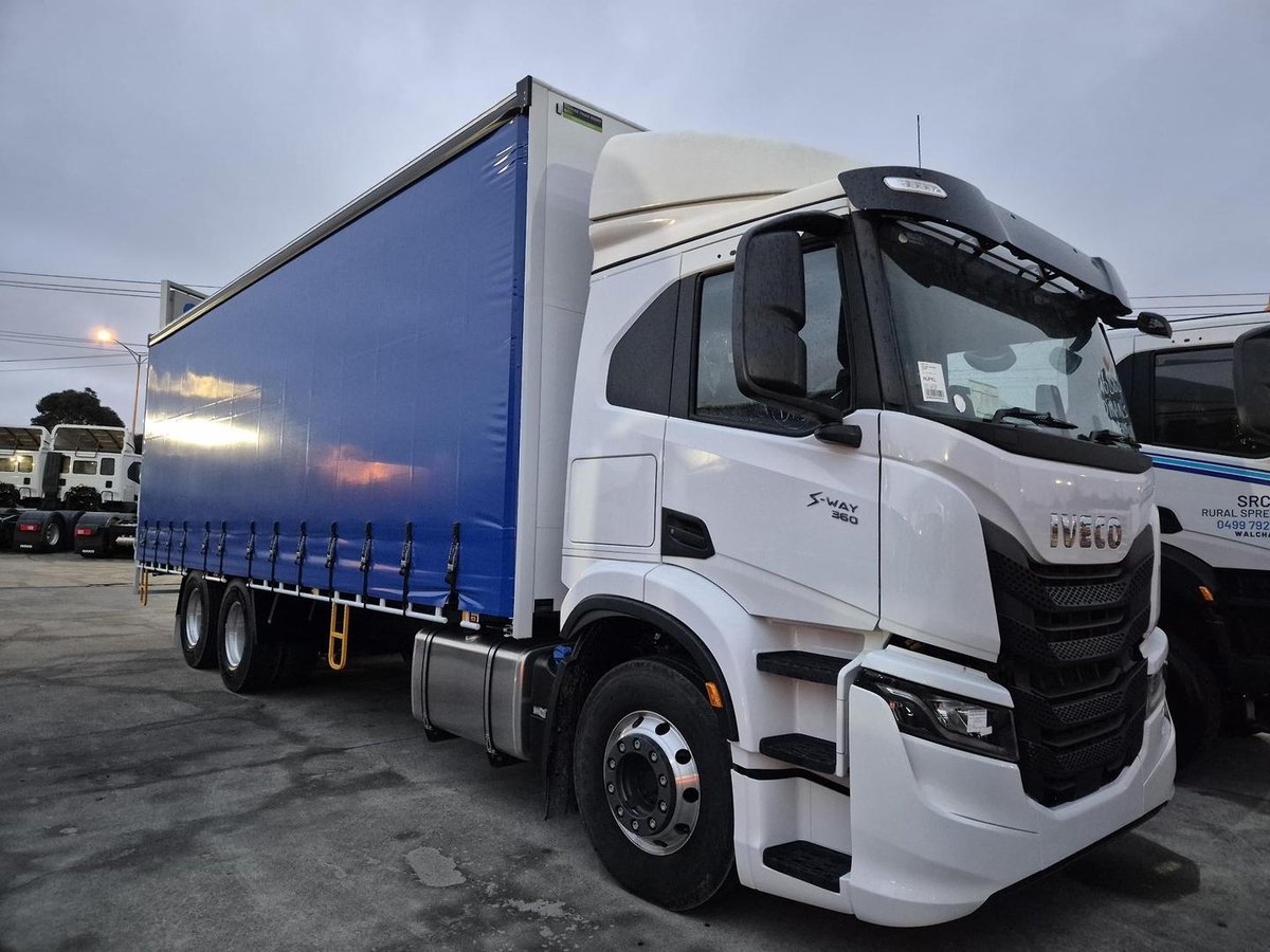 2026 Iveco S-Way AT230 image 8