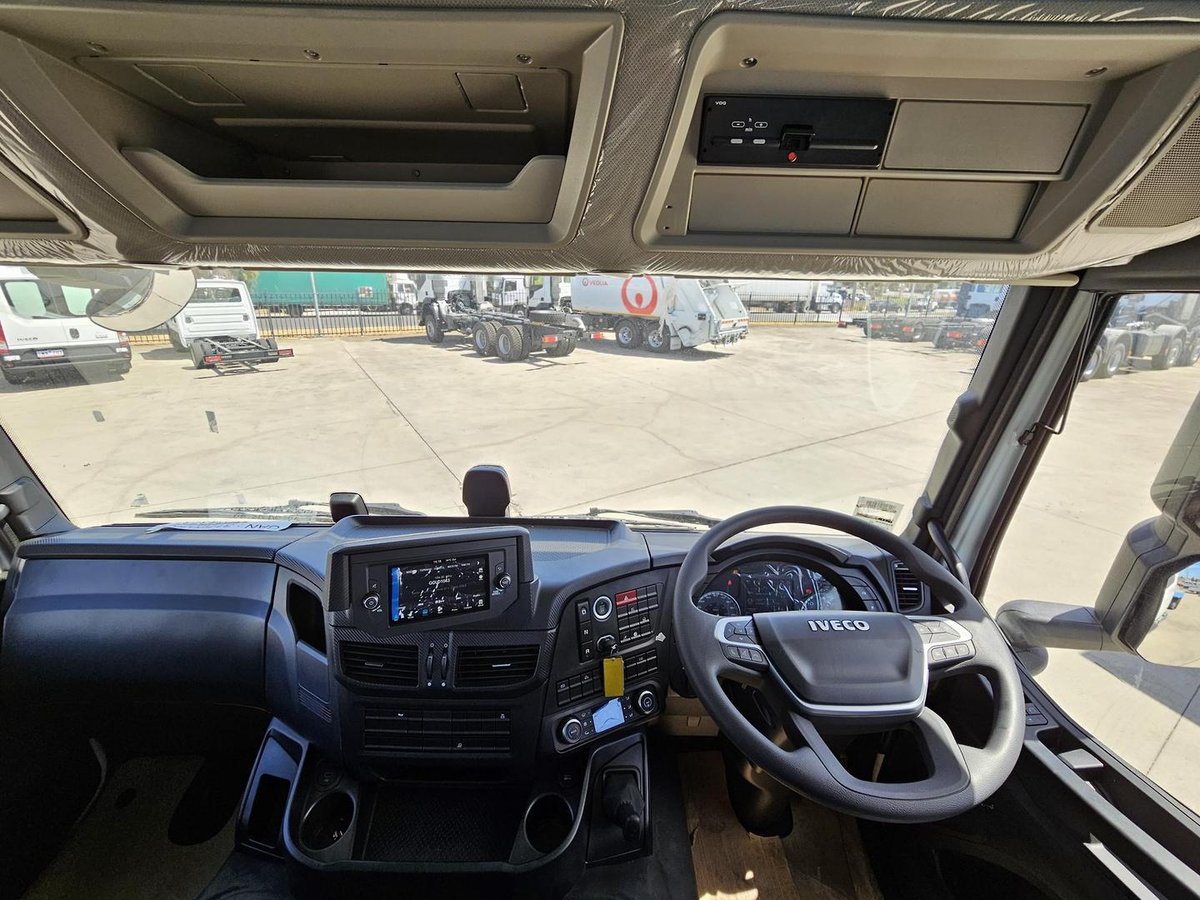 2026 Iveco S-Way AT230 image 34