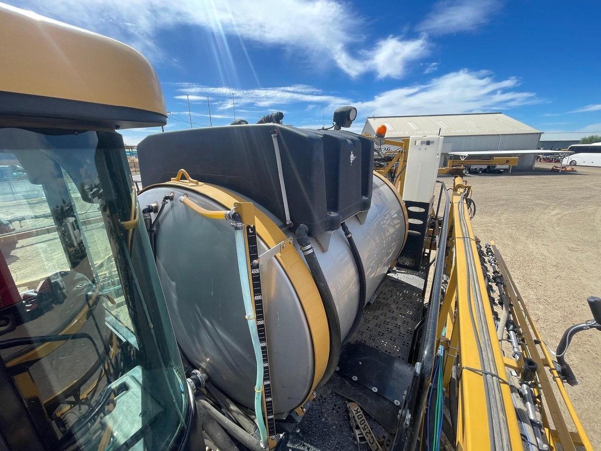 2016 Rogator 1300B image 2