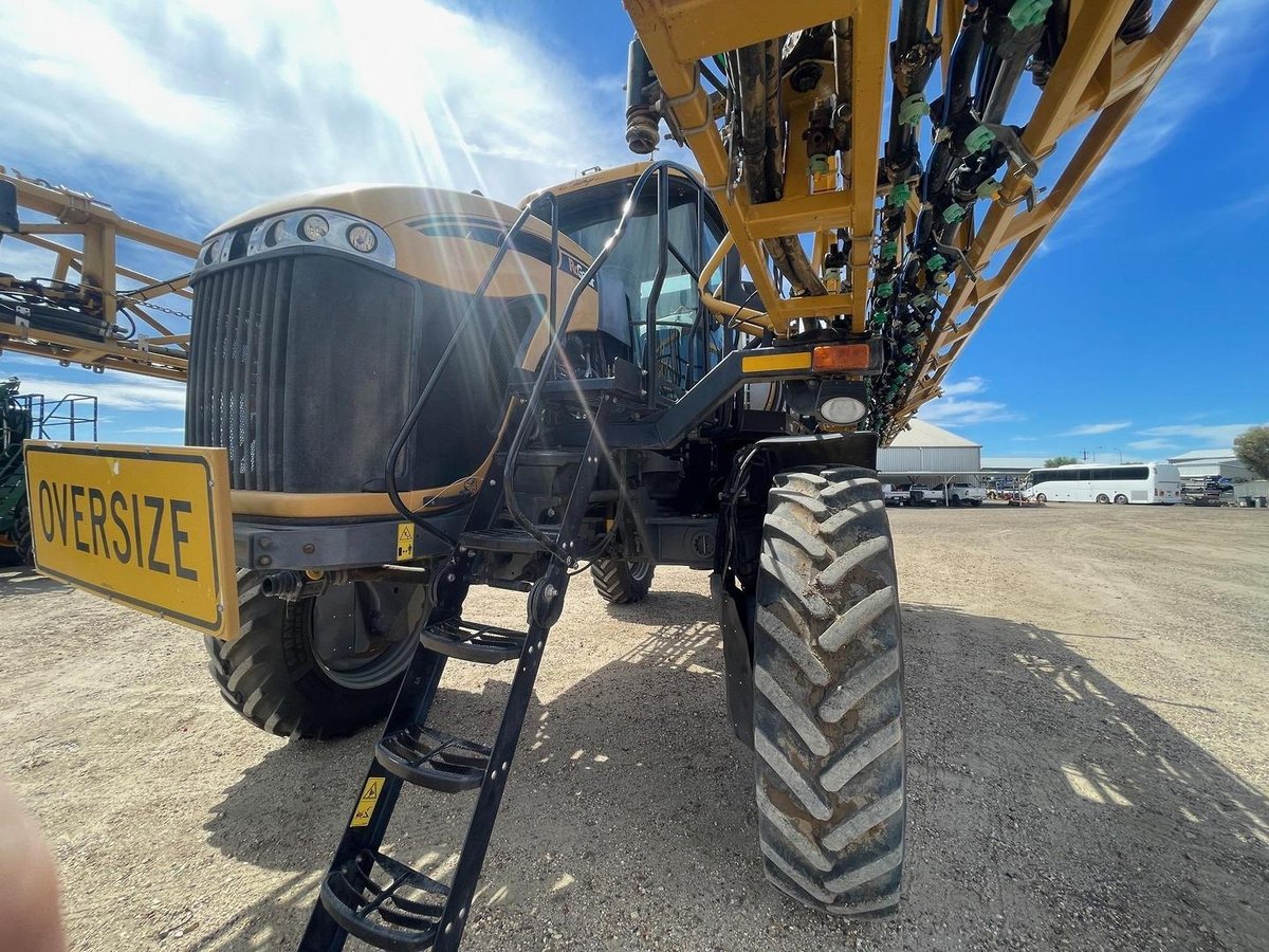 2016 Rogator 1300B image 6