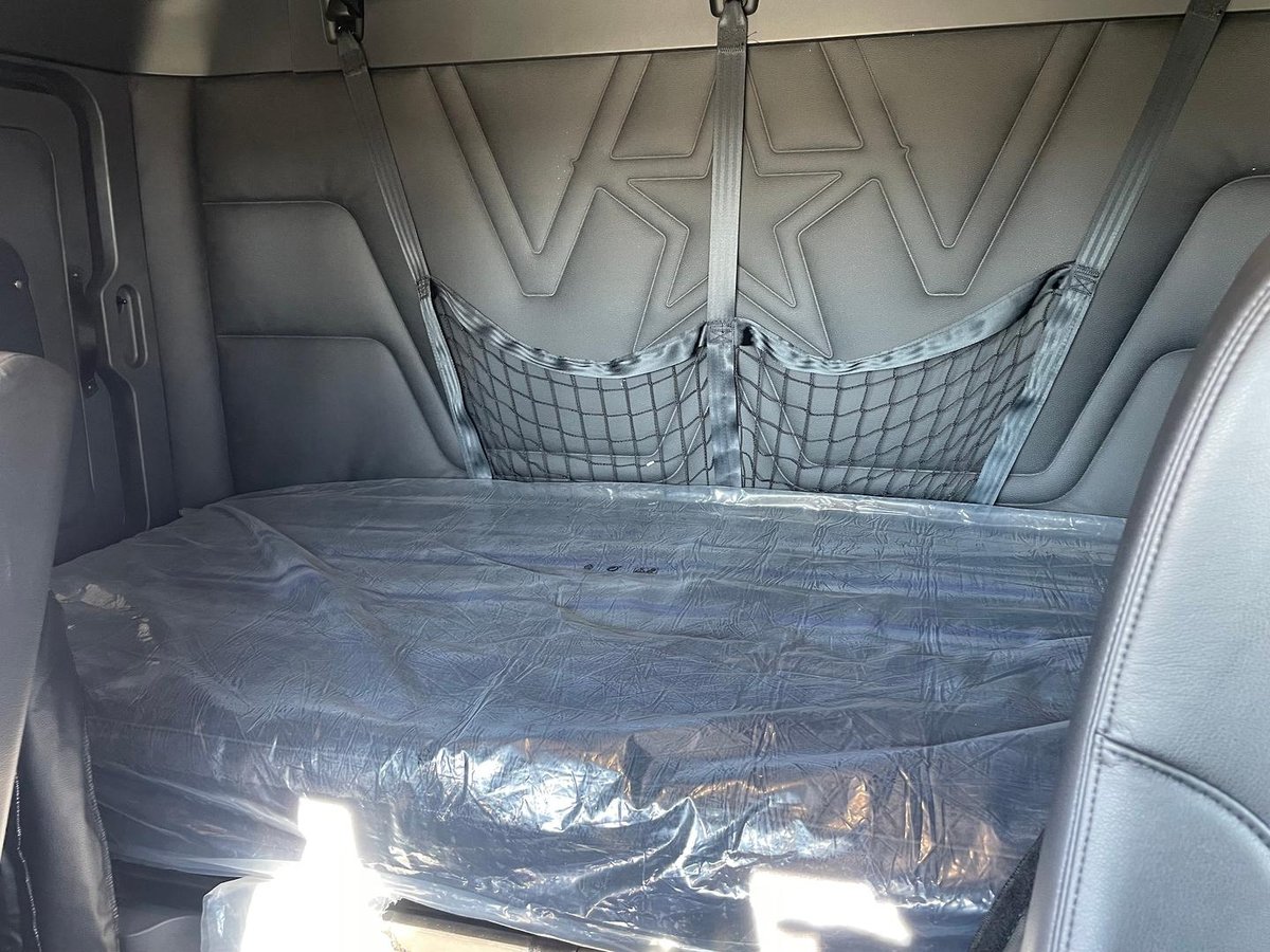 2024 Western Star 48X 48" Sleeper Prime Mover With Dovetail & Bullbar image 23