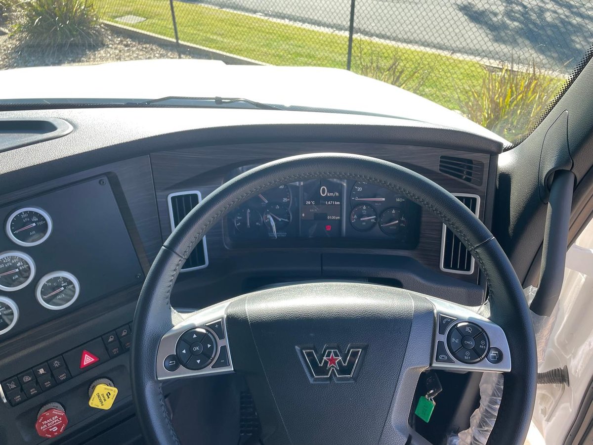 2024 Western Star 48X 48" Sleeper Prime Mover With Dovetail & Bullbar image 21