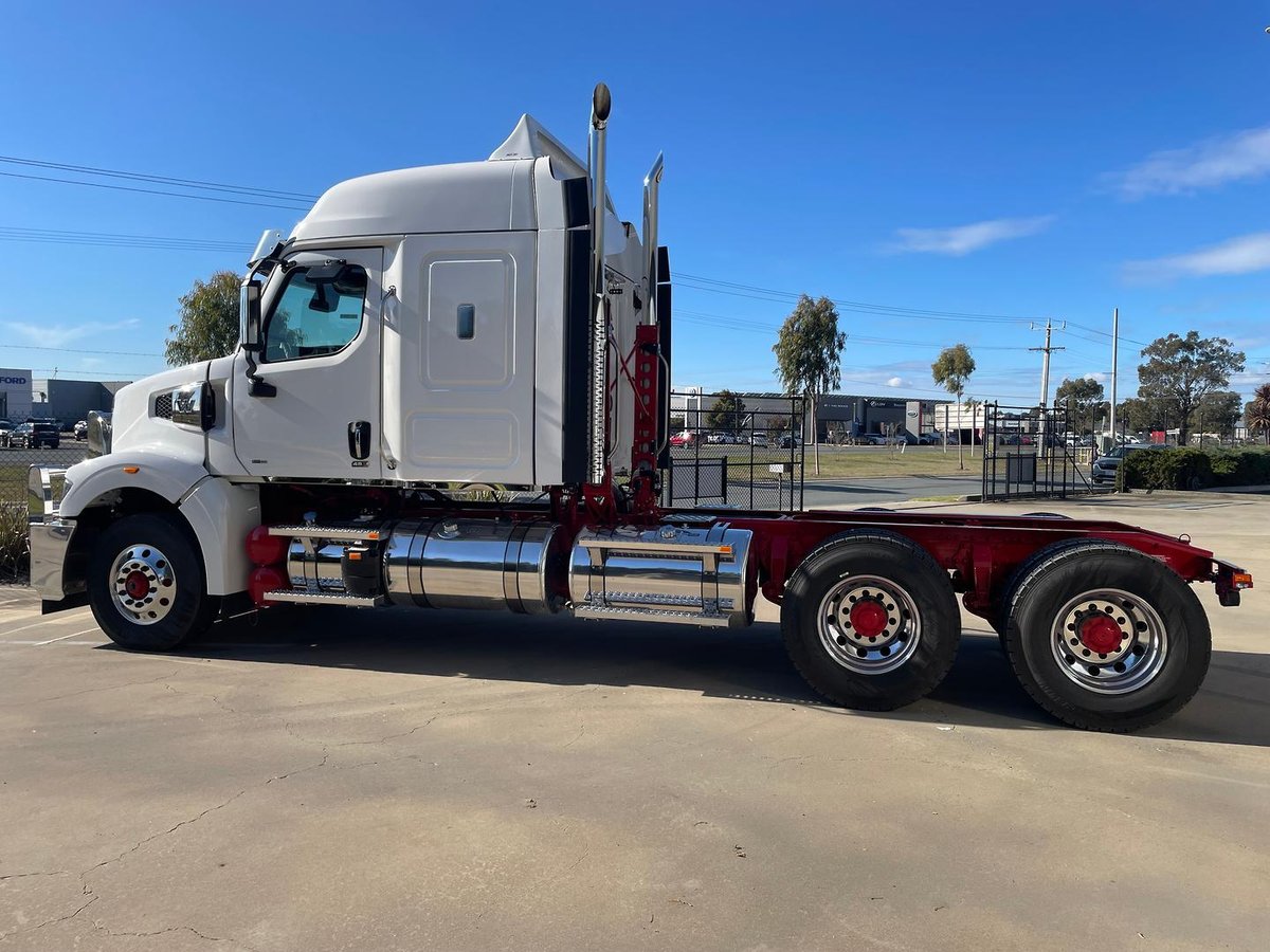 2024 Western Star 48X 48" Sleeper Prime Mover With Dovetail & Bullbar image 8