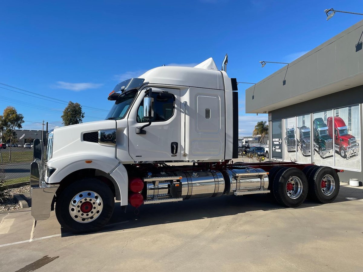 2024 Western Star 48X 48" Sleeper Prime Mover With Dovetail & Bullbar image 9