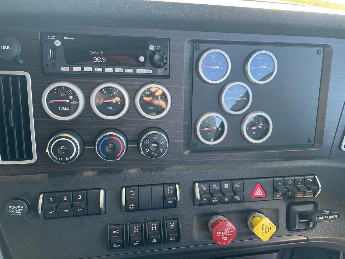 2024 Western Star 48X 48" Sleeper Prime Mover With Dovetail & Bullbar image 22