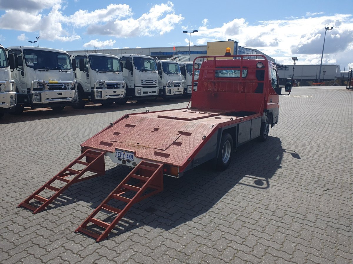 2013 Fuso Canter 515 Wide 2 Ton Beavertail And Ramps image 20