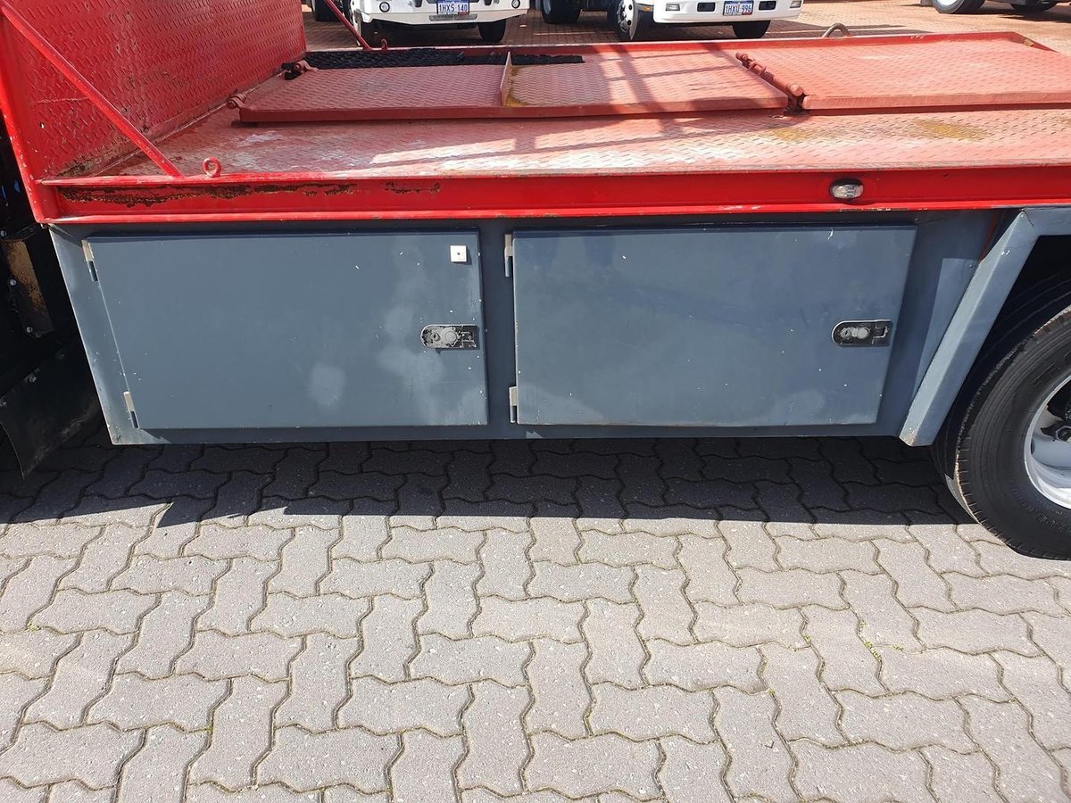 2013 Fuso Canter 515 Wide 2 Ton Beavertail And Ramps image 15