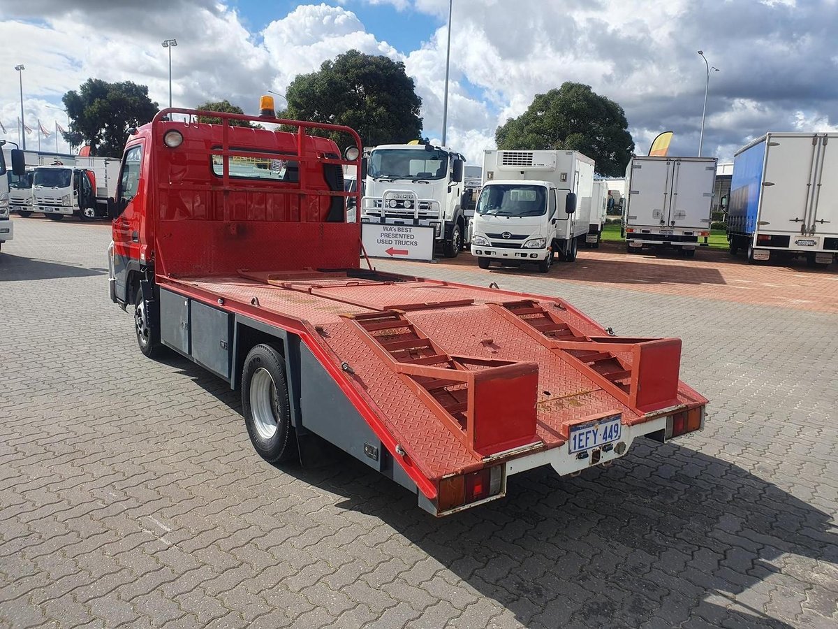 2013 Fuso Canter 515 Wide 2 Ton Beavertail And Ramps image 26