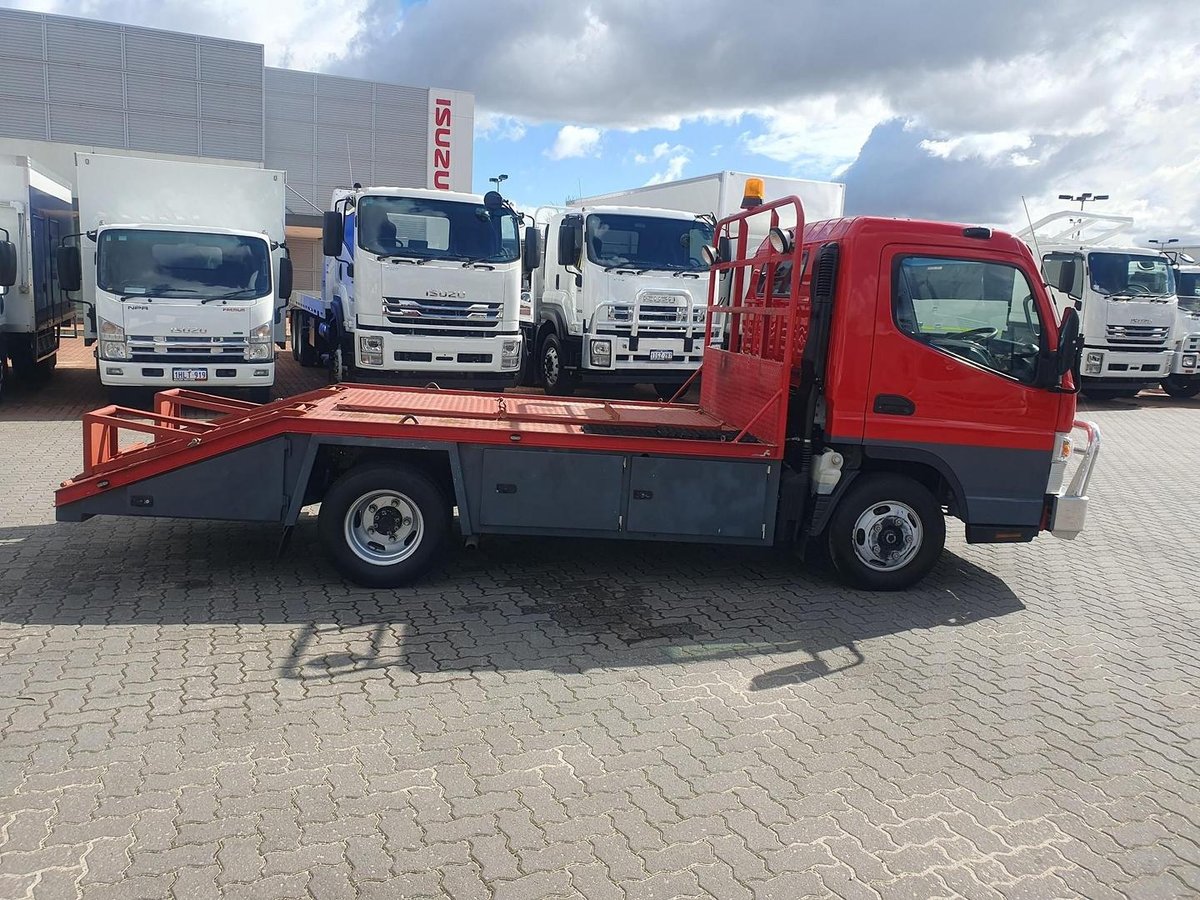 2013 Fuso Canter 515 Wide 2 Ton Beavertail And Ramps image 12