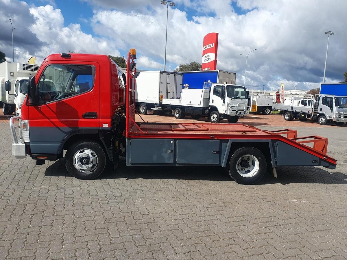 2013 Fuso Canter 515 Wide 2 Ton Beavertail And Ramps image 2