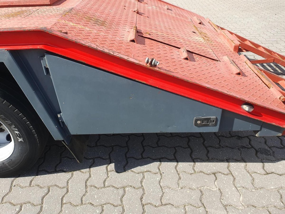 2013 Fuso Canter 515 Wide 2 Ton Beavertail And Ramps image 14