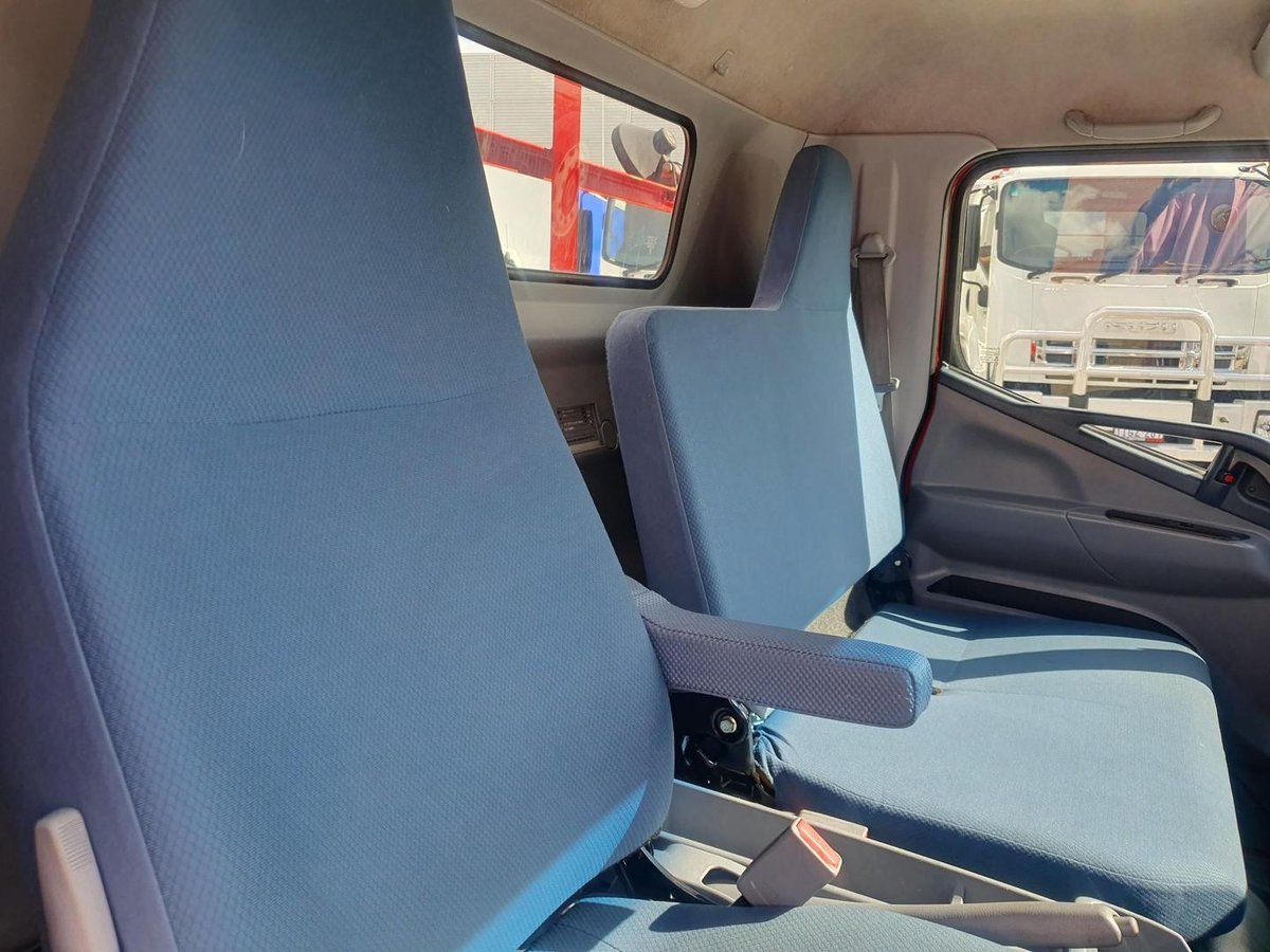 2013 Fuso Canter 515 Wide 2 Ton Beavertail And Ramps image 6