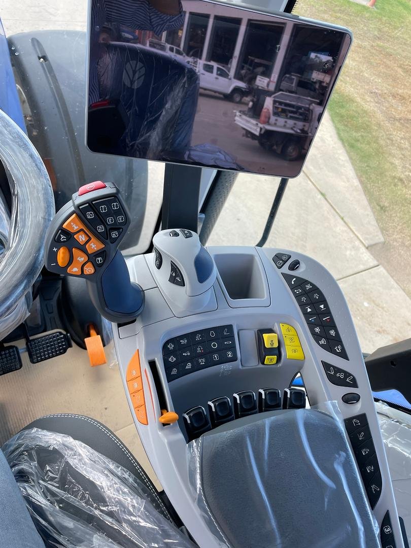 2024 New Holland T8.410 image 8