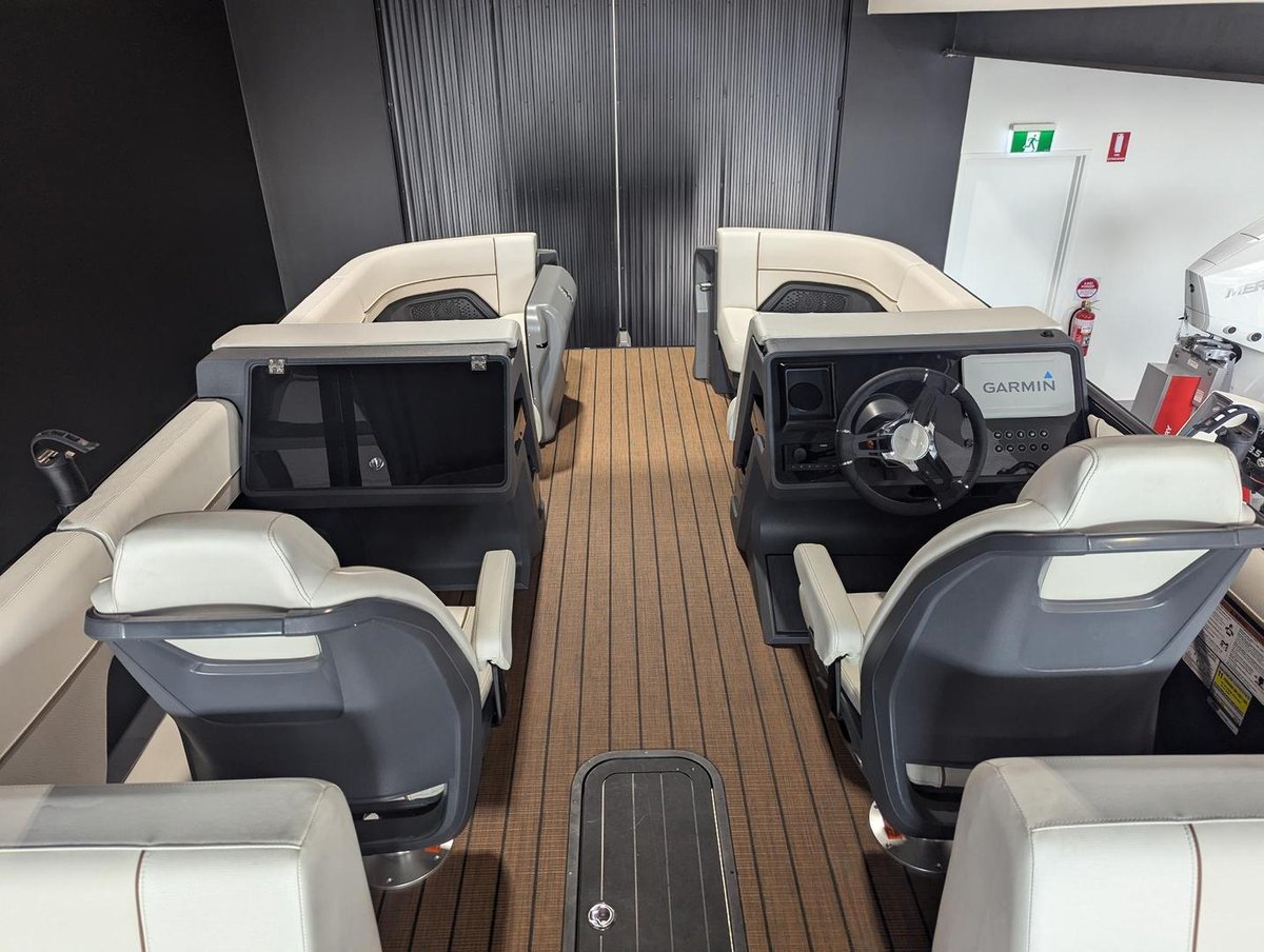 2024 Manitou Explore 22 Max Switchback