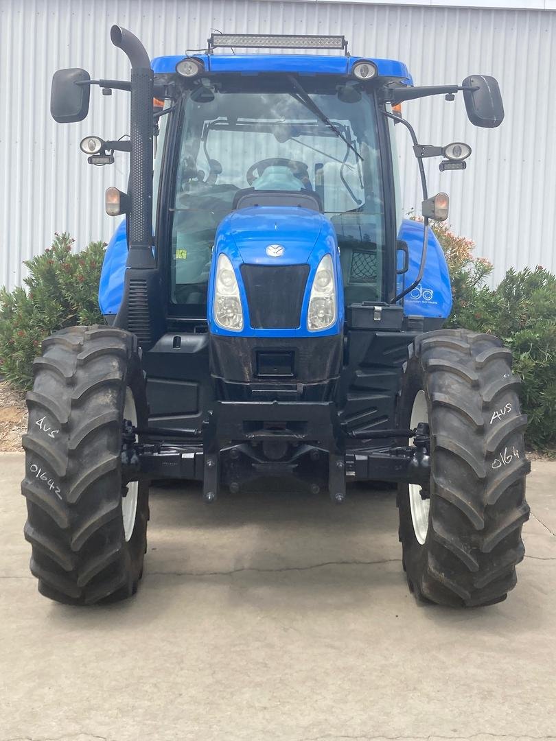 2016 New Holland T6.140 image 24