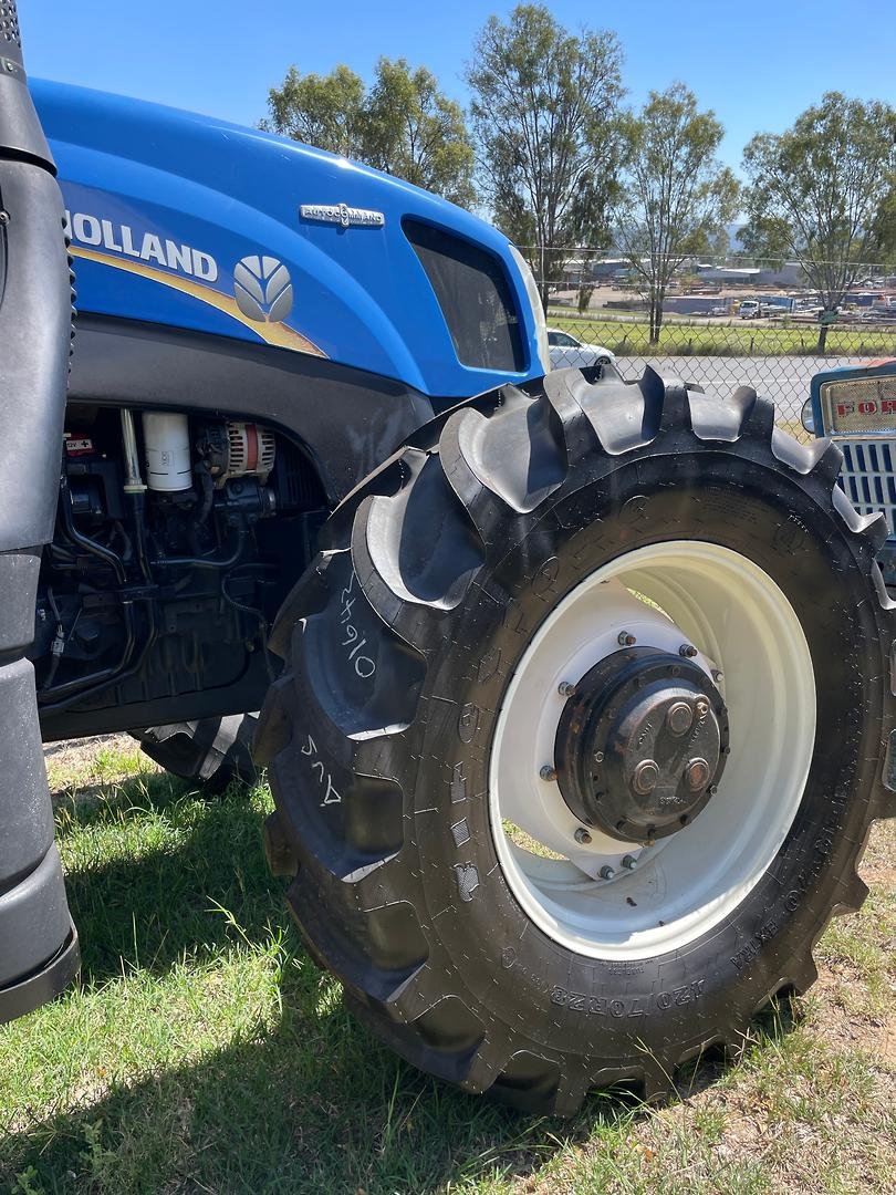 2016 New Holland T6.140 image 9