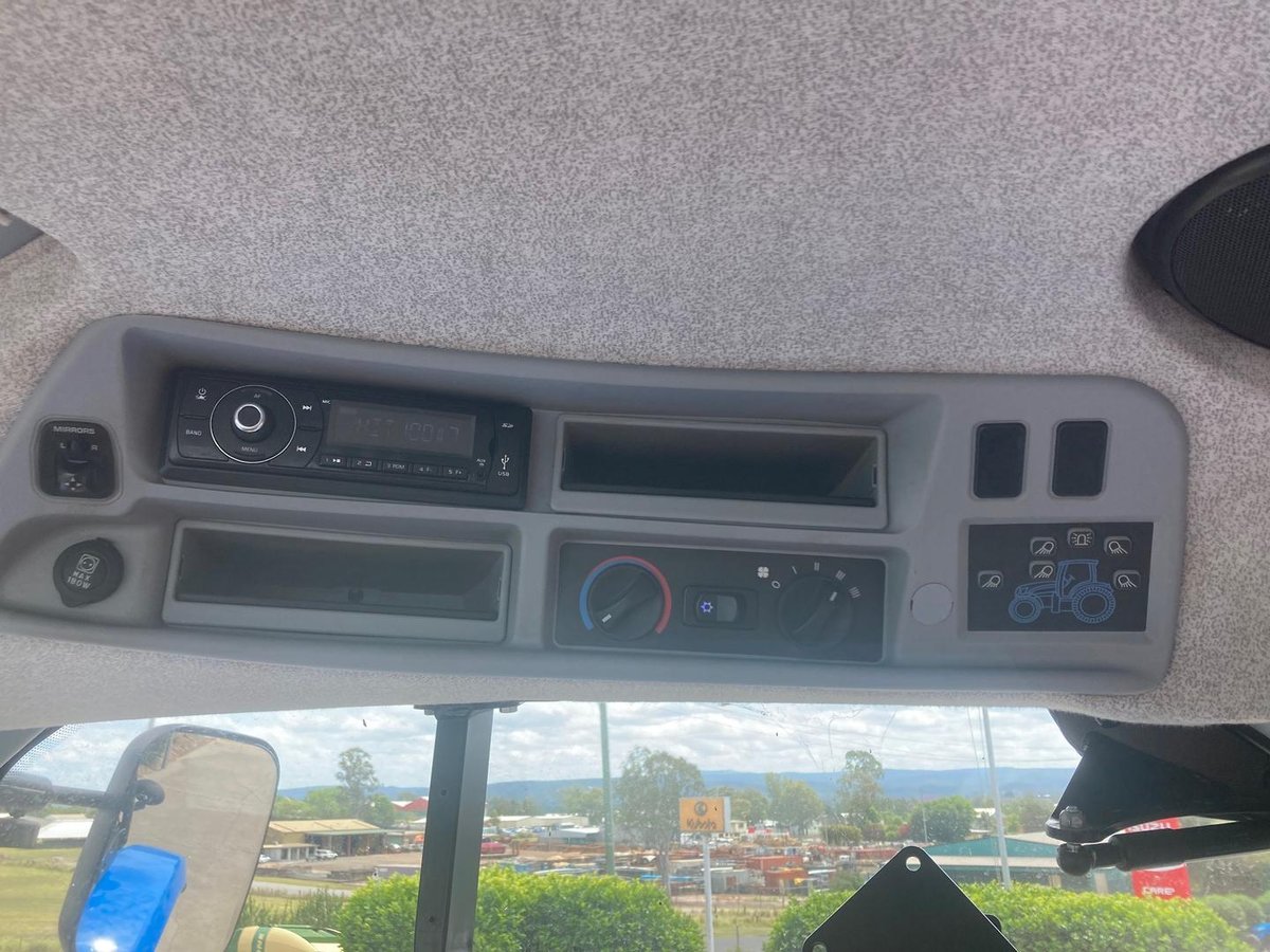 2016 New Holland T6.140 image 27