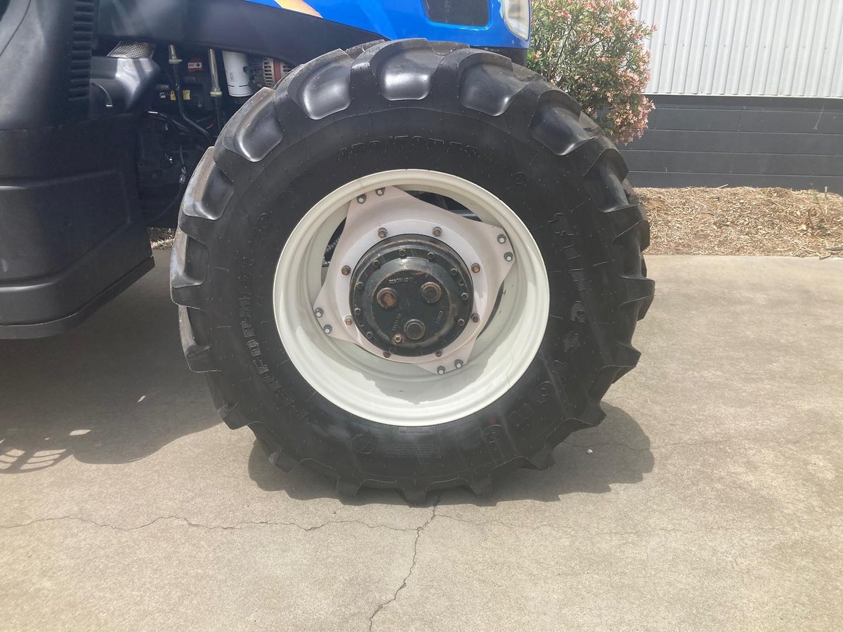 2016 New Holland T6.140 image 29
