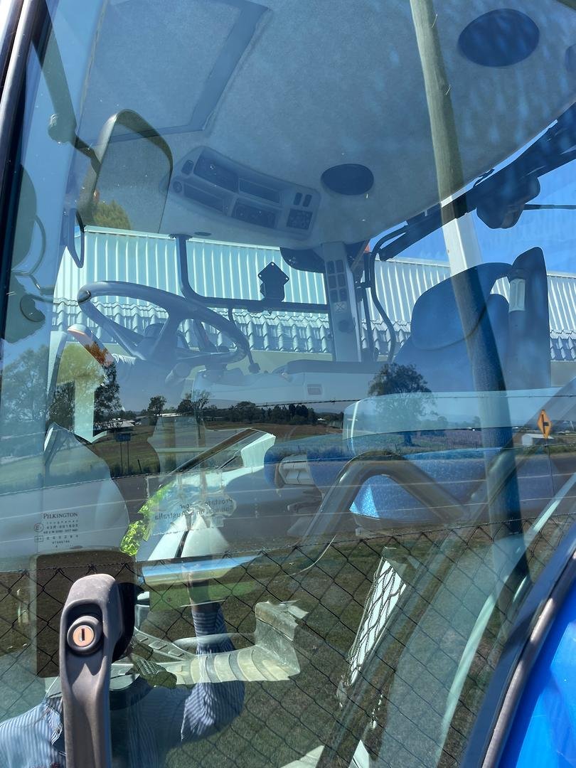 2016 New Holland T6.140 image 11
