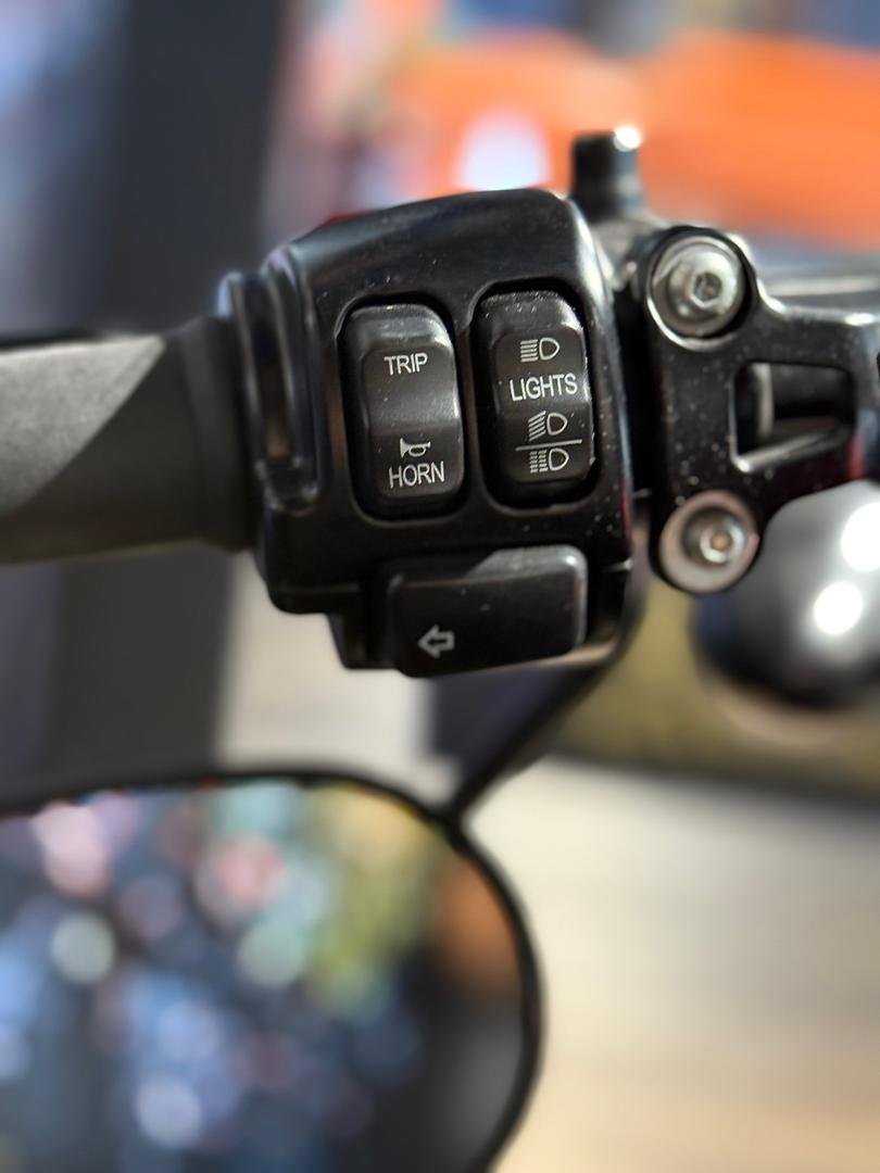 NICECNC Tanklift-Set Für Harley - 7,6cm Erhöhung, Matt Schwarz