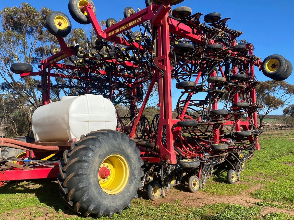 0 VADERSTAD Seed Hawk SH6010 60 Seeding Bar with liquid tank