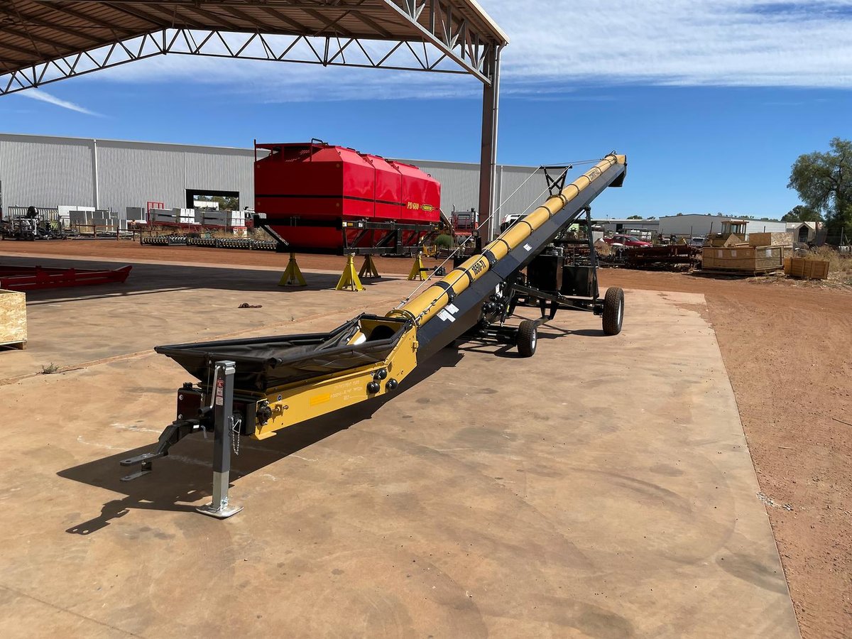 0 Convey-All 1658 TL Self Propelled Grain Conveyor