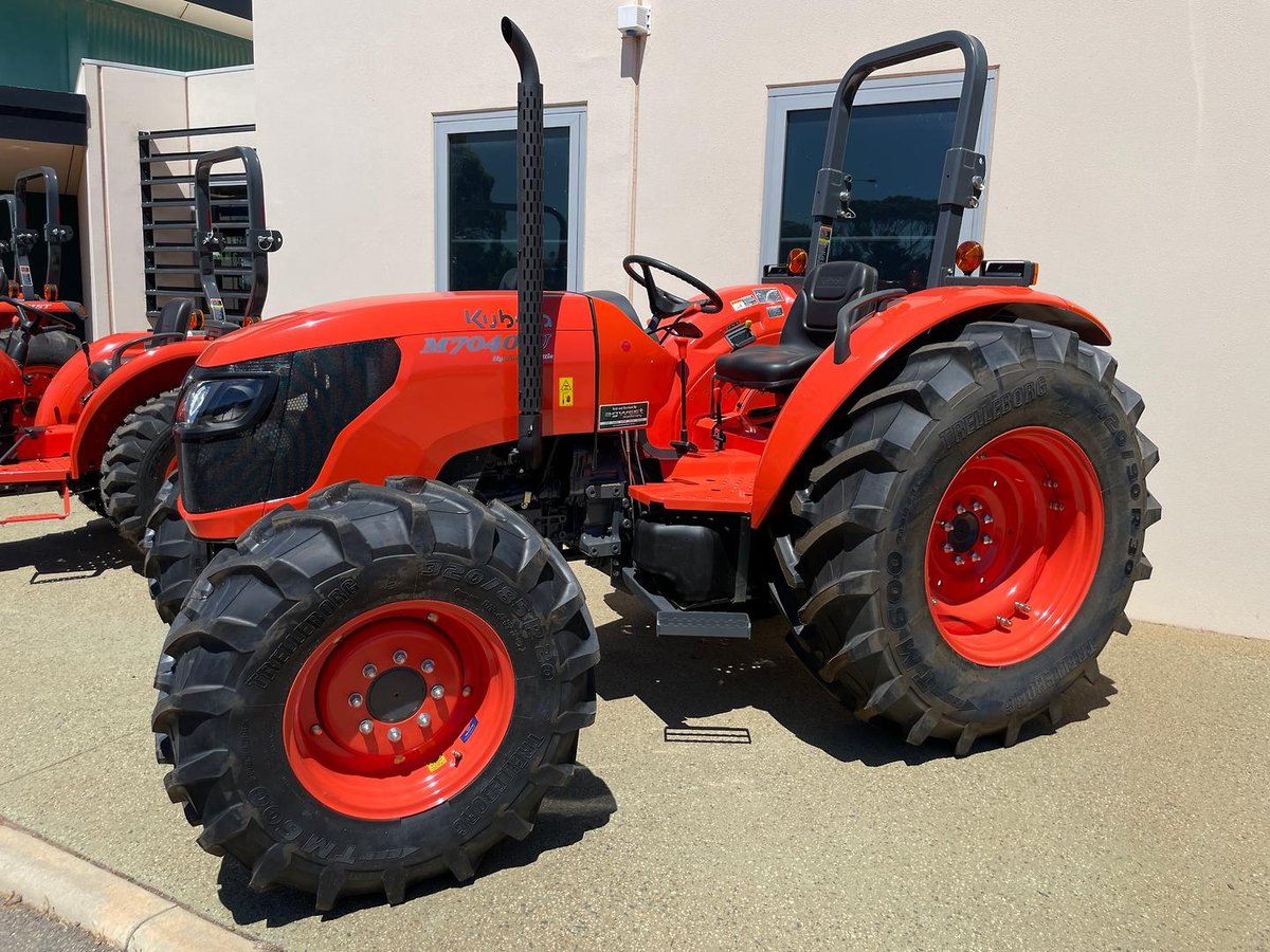 0 Kubota M7040 Suhd 68Hp Rops Tractor