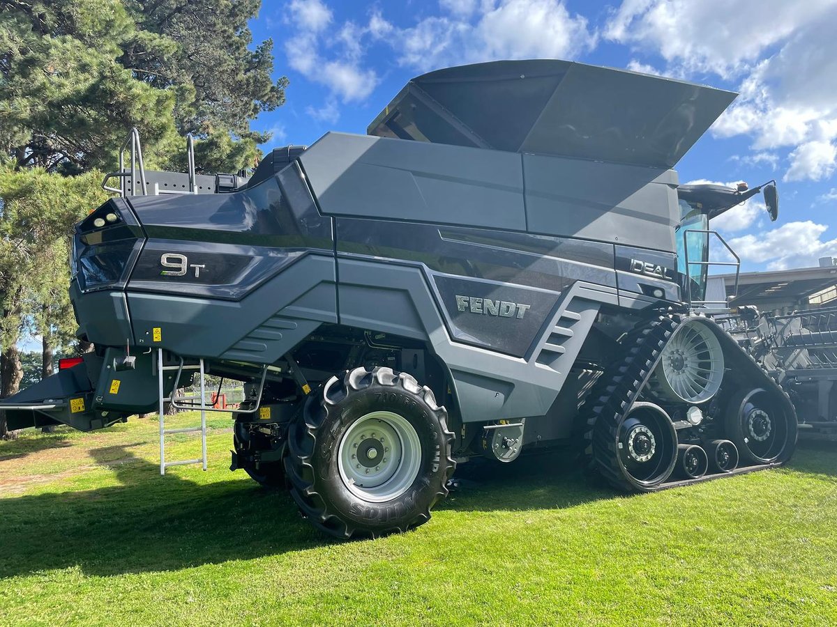 0 Fendt Ideal 9T Twin Rotor Harvester