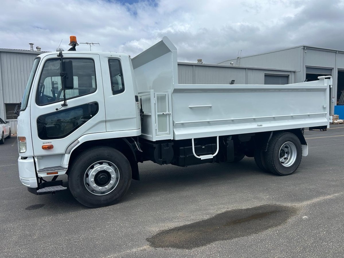 2017 Mitsubishi Fm FUSO FM 1627, MANUAL, TIPPER, LOW KM image 10