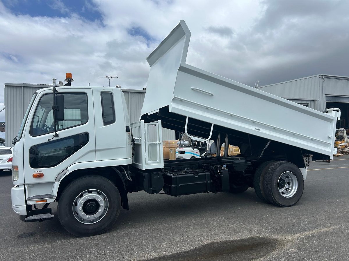 2017 Mitsubishi Fm FUSO FM 1627, MANUAL, TIPPER, LOW KM image 4